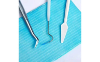 L'examen dentaire d'instruments oraux place stérile médical jetable