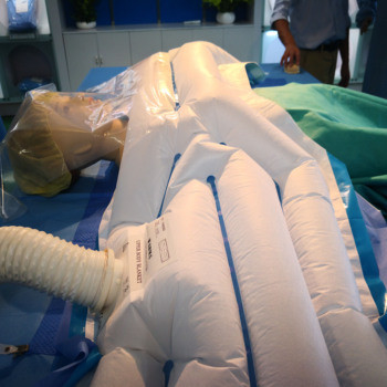 Couverture de chauffage à air forcé adulte chirurgicale de corps supérieur pour la salle d'opération